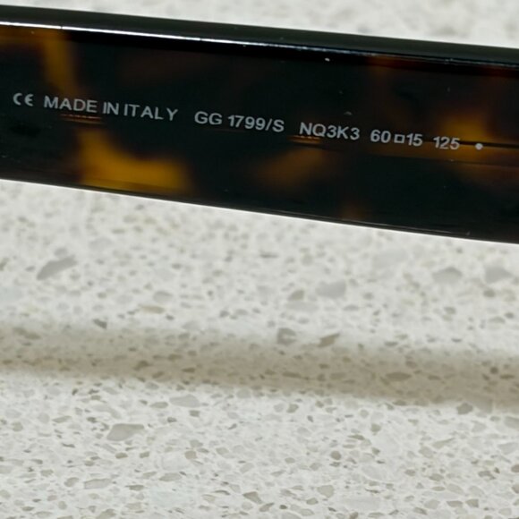 These are Vintage Gucci GG 1799/S Sunglasses main image 6